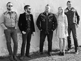 Lucky Lips – Coming Home