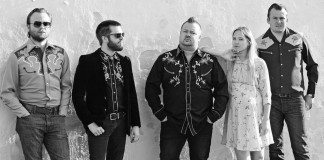 Lucky Lips – Coming Home